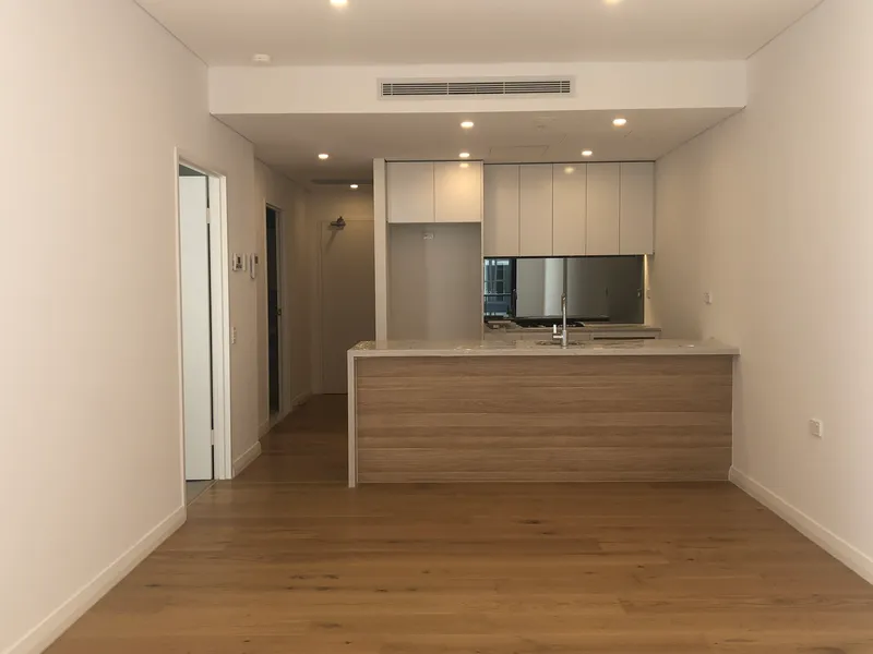 Ideally Located, Modern One Bedroom Apartment in a Waterfront Position