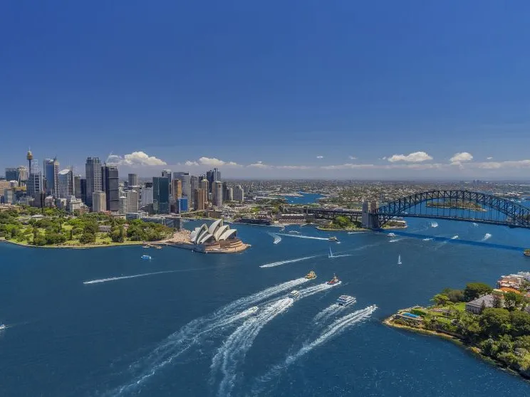 Luxury 4 bedroom 3 bathroom house in Belrose with pool