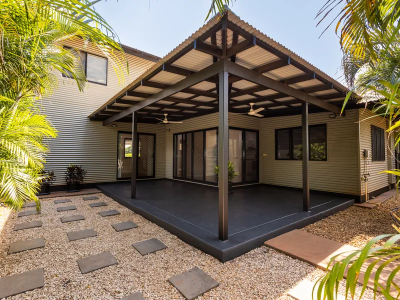 Immaculate Ground Floor Unit In Secure Complex!