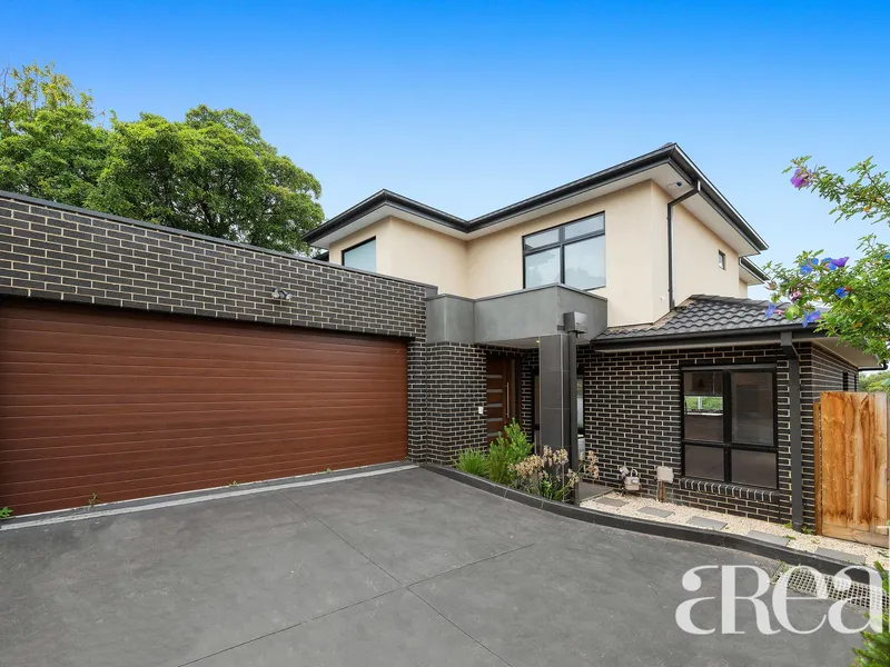 Brand new and luxurious townhouse in BHHS zone