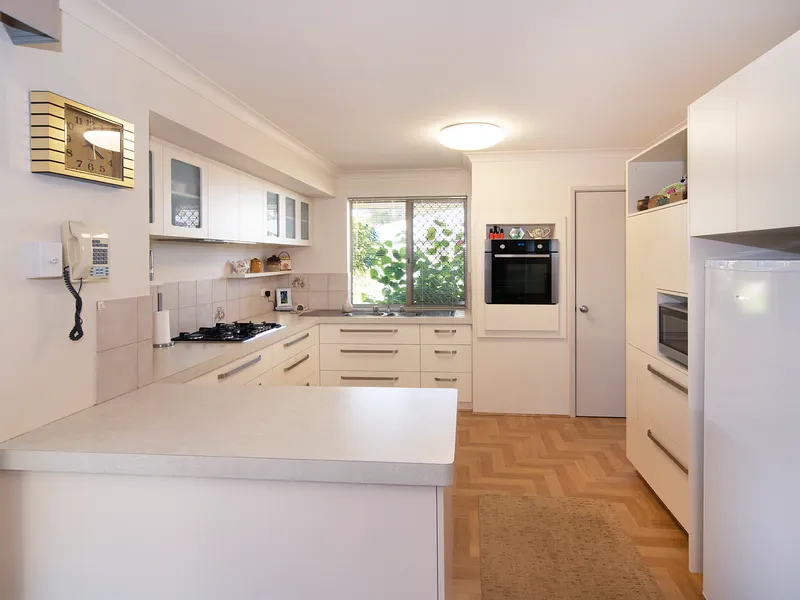 LOCK N LEAVE OLD DUNSBOROUGH ESCAPE