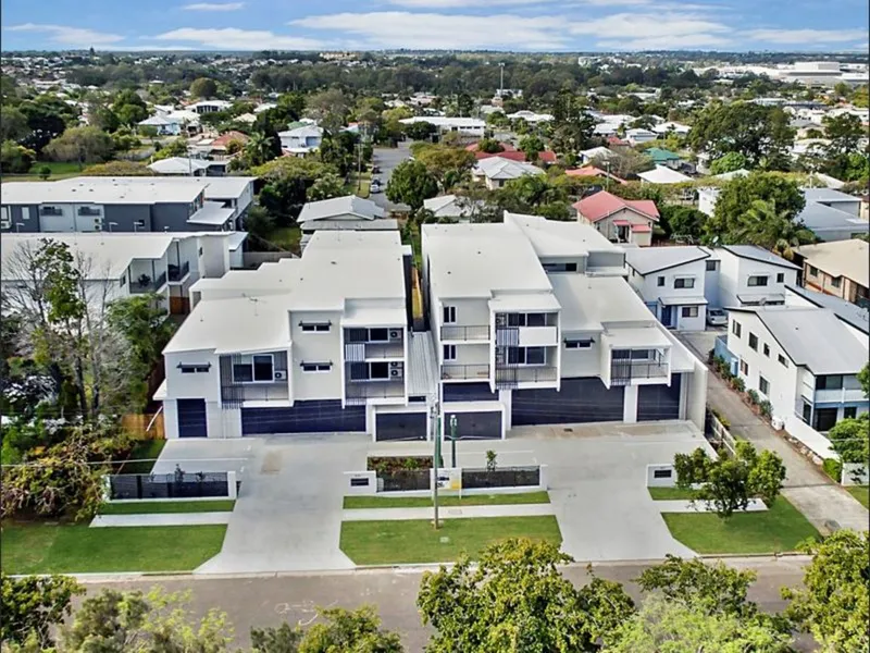 MODERN UNIT IN PRIME POSITION