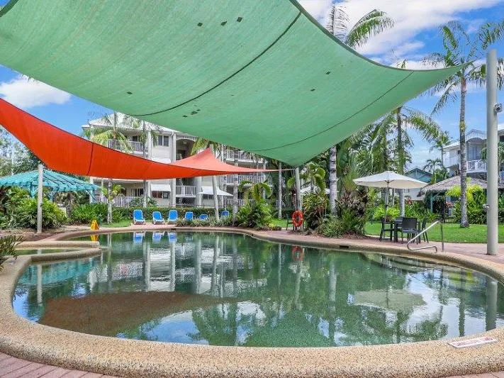TROPICAL ONE BEDROOM APARTMENT - HOLLOWAYS BEACH