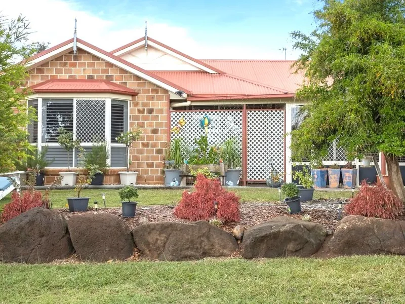 Spacious, Renovated Family Home - A True Entertainers Delight!