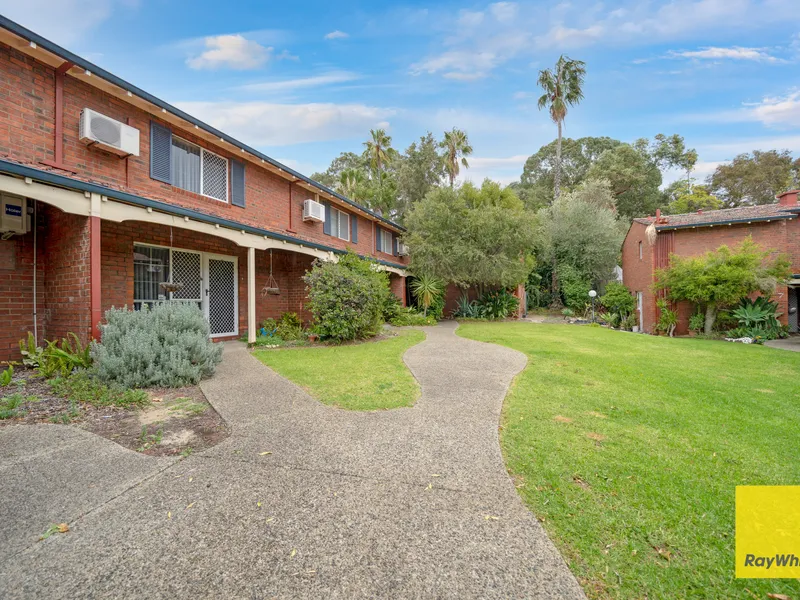 Great Location - 2 Bedroom Townhouse in Secure Complex