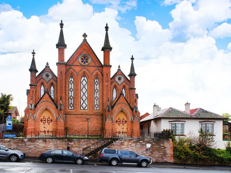 HEAVENLY TRIO : PRESBYTERIAN CHURCHES WITH A MANSE RESIDENCE circa 1856 - 1894 Castlemaine town centre with views!