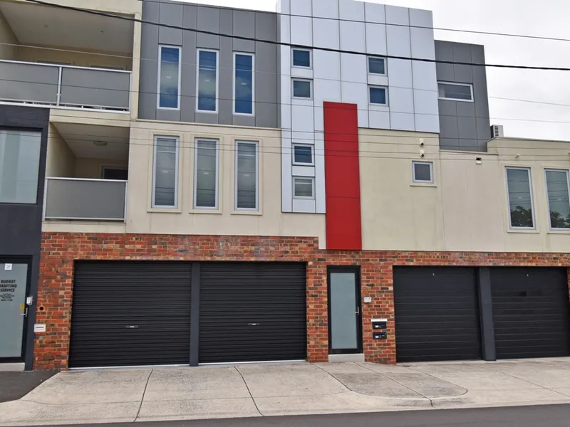 LUXURY APARTMENT,  SURE TO IMPRESS! 
