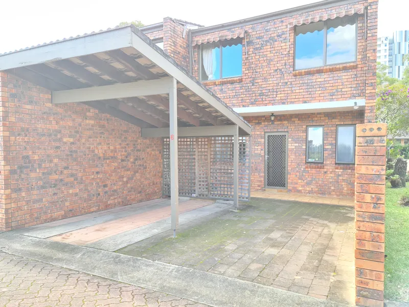 Spacious 2 Storey Townhouse - Close to Macqurie Uni, Macqurie Shopping Centre