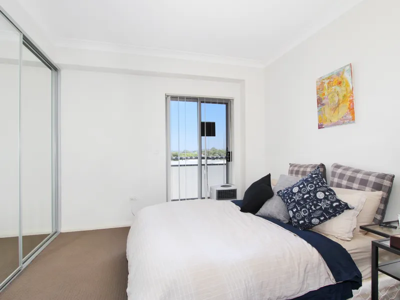 Oversized 2 Bedroom Apartment