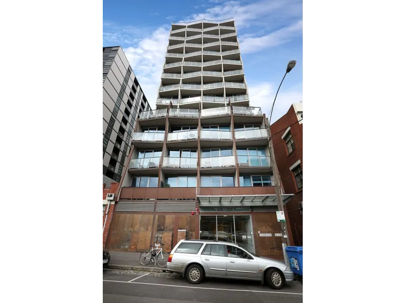 A City Apartment Close to School, Market, Transport, Sports and Entertainment is Available for Lease