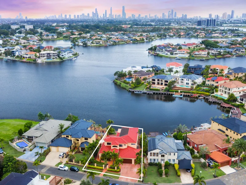 EXECUTIVE RESIDENCE IN AN EXCLUSIVE ESTATE WITH NORTHERLY ASPECT