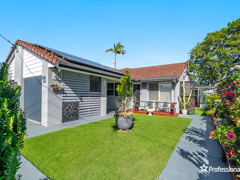 BEAUTIFULLY RENOVATED DUPLEX 