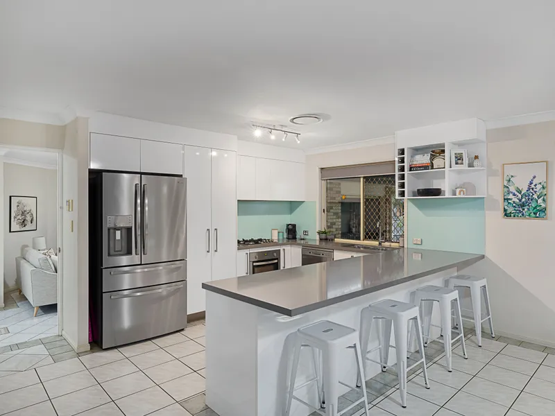 MODERN FAMILY HOME WITH SIDE ACCESS & DUAL LIVING POTENTIAL