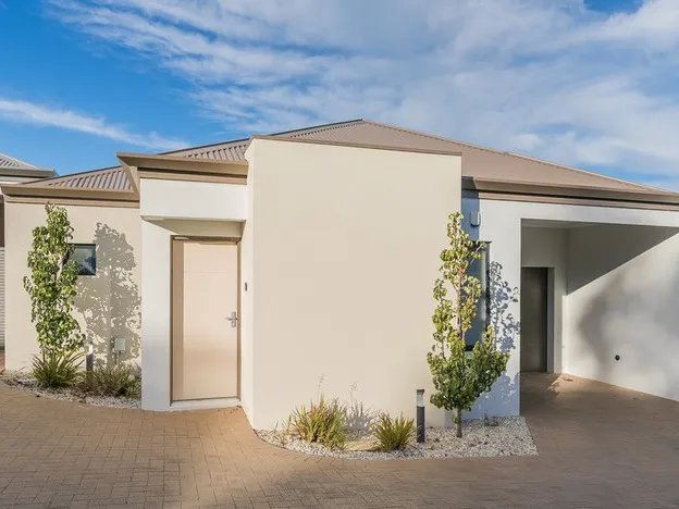 MODERN, SECURE 2 X 1 VILLA!