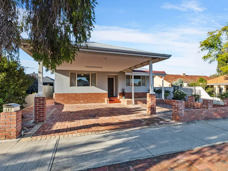 CHARACTER, WARMTH & CHARM!!