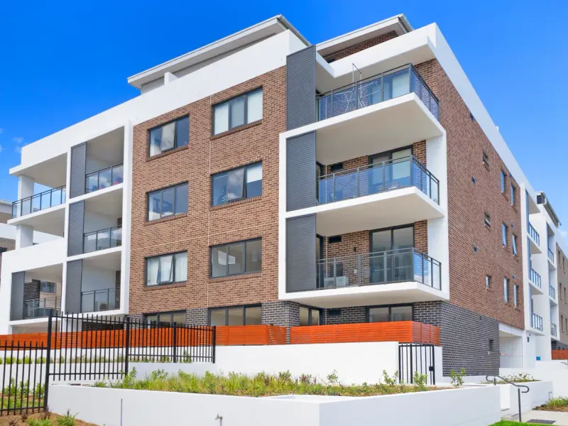 2 bed + Study, 800 metres from Station! Don't Miss Out!