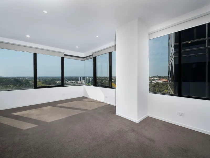 LIGHT FILLED AND ROOMY