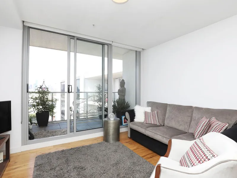 Top floor in top location!