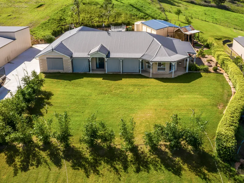 Fabulous Location - Sensational Lifestyle - Stunning views - One of Preston's finest!