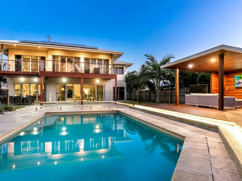 14TH HOLE - FAMILY HOME