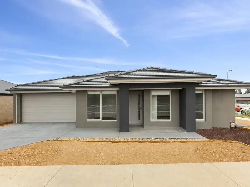 Brand-new and stunning 4 bedroom, in peaceful Canadian!