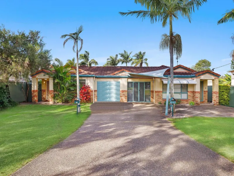 Charming Single Level Duplex!