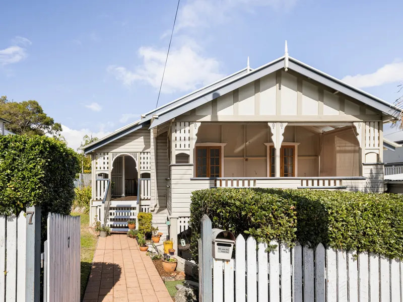Luxurious Dual-Level Home in Ascot State School Catchment