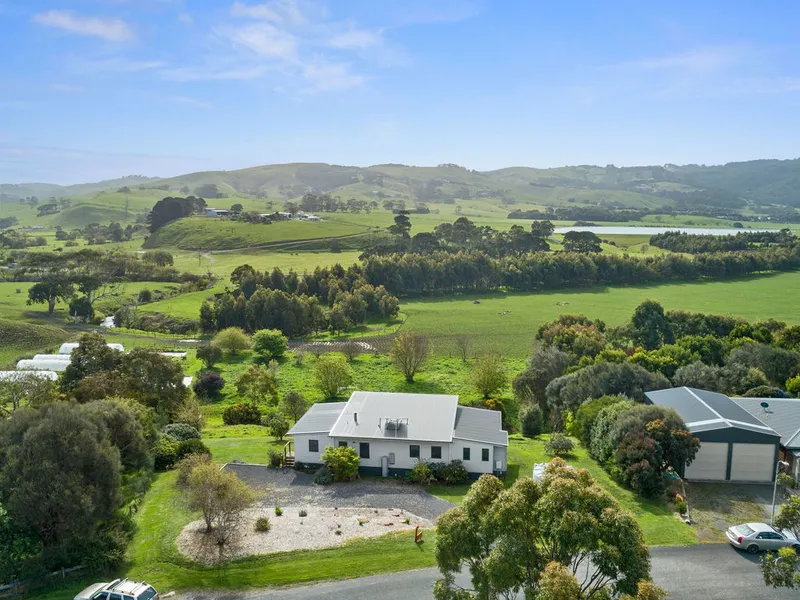 LIFESTYLE OPPORTUNITY AWAITS- SEA CHANGER