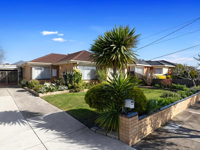 Land, location and one owner since new