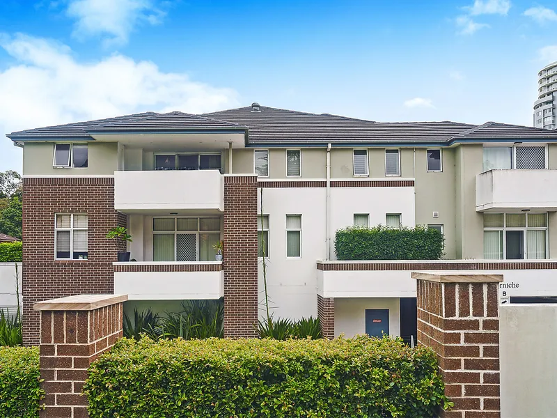 Refurbished top floor apartment in a great position