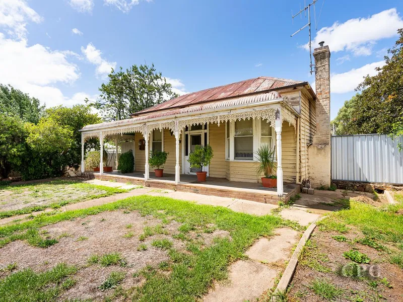 PERIOD CHARM, THREE ALLOTMENTS, TWO STREET FRONTAGES