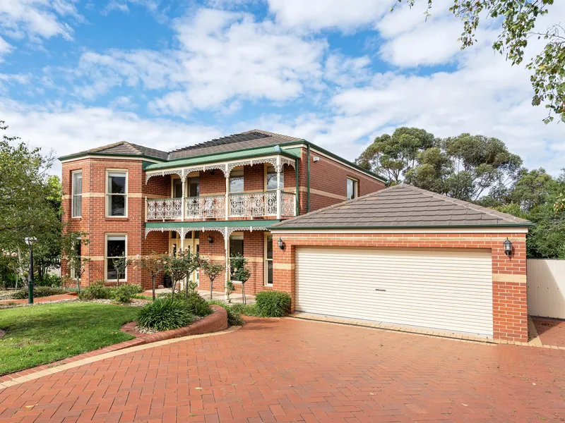SOPHISTICATED ELEGANCE IN A PRIZED LOCALE