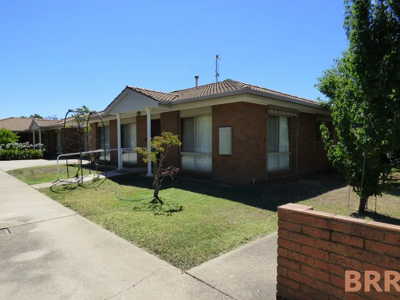 Great position! Spacious unit!