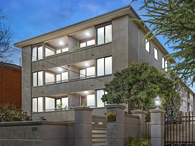 Renovated Large Top Floor Apartment