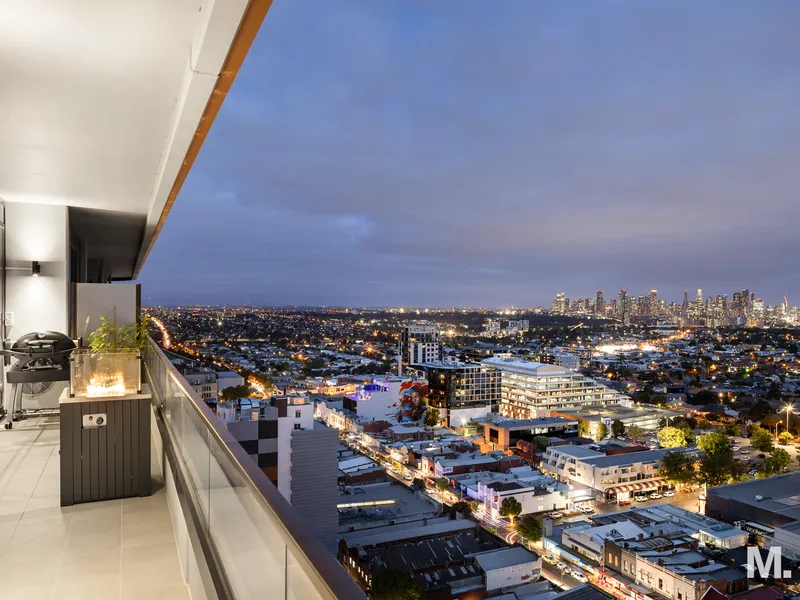 ROCKSTAR PENTHOUSE WITH THE BEST VIEWS IN TOWN.