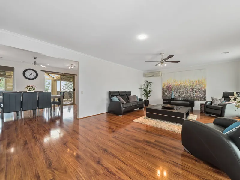 Tranquil and Private, Spacious Family Entertainer!