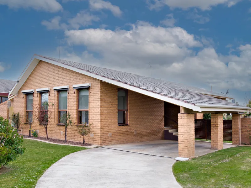 Close to supermarket in popular North Ballarat - 780sqm block