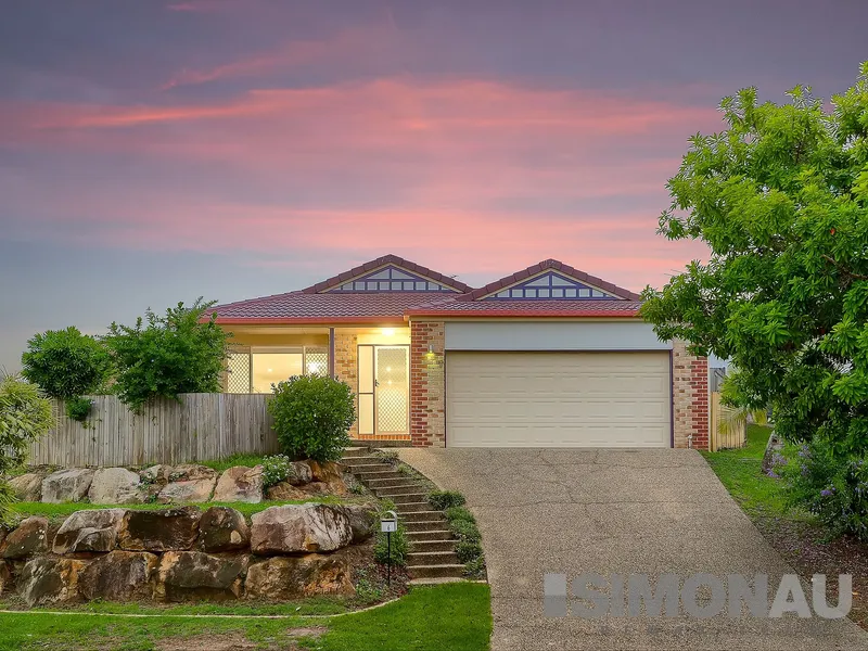 HUGE RENOVATED FAMILY HOME | NORTH FACING | HILLTOP POSITION WITH VIEWS | 708m2 BLOCK!