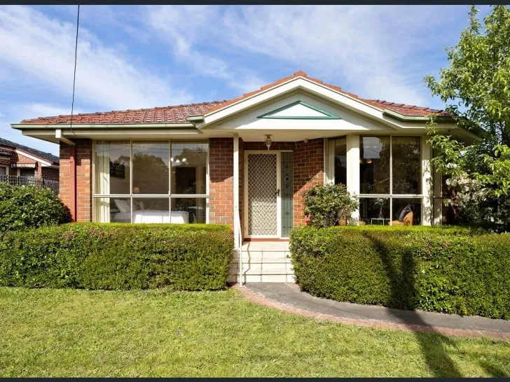 Central Glen Waverley GWSC Zone 3 Bedroom 2 Bathrooms 2 Garage Unit for Lease