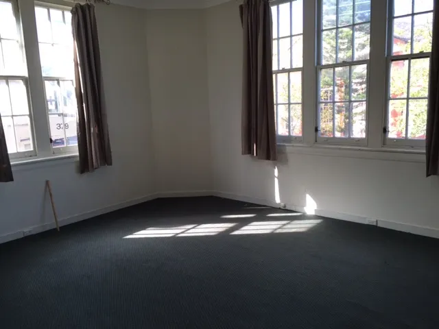 IN THE HEART OF NEWTOWN RESIDENCE ABOVE SHOP