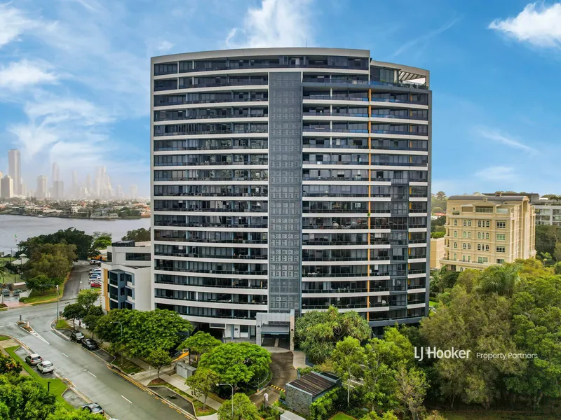 Super central Southport apartment in a resort-style complex