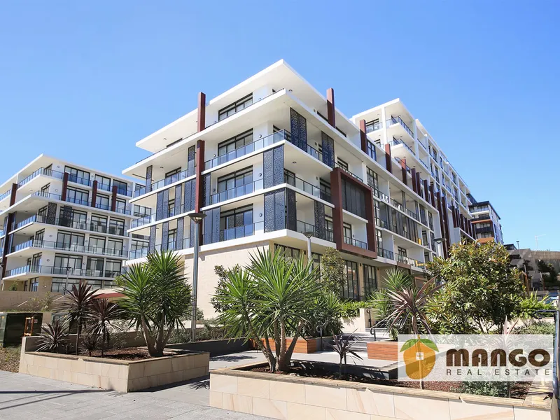 New Modern Luxurious Apartment at Waterfront Spacious with 1 Study Area