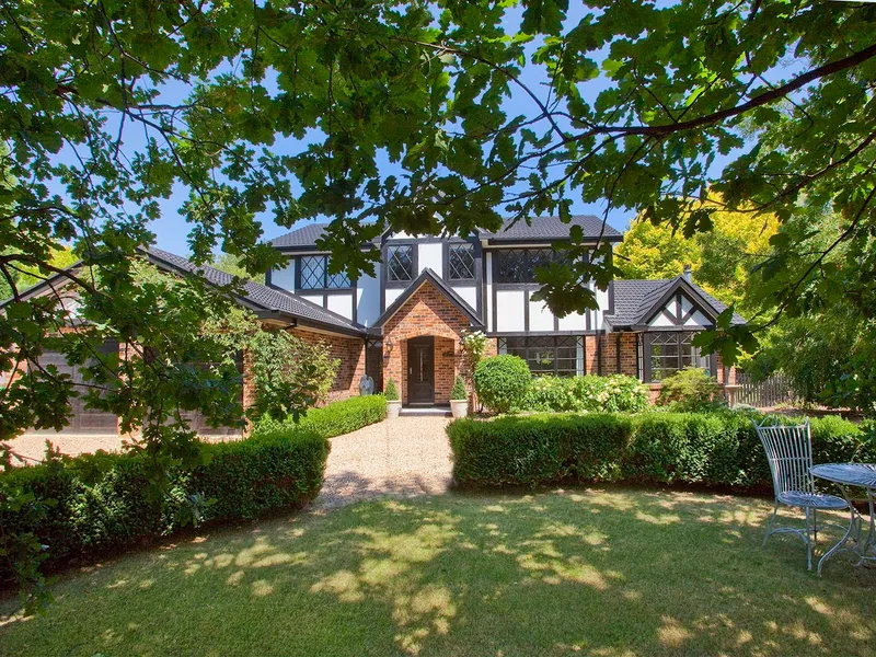 Distinction and Abundance in a Stunning Garden Setting