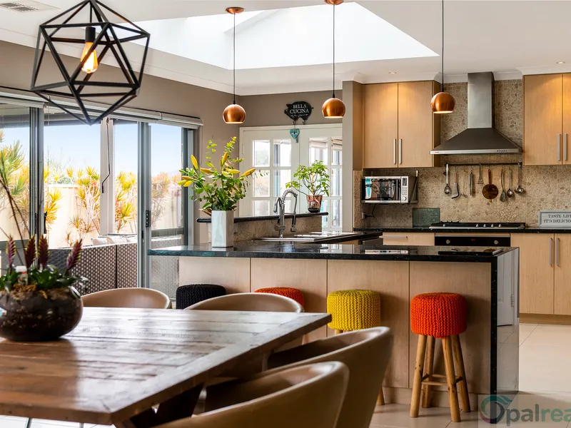 Entertainers dream – pool and side access