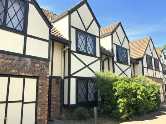 Spacious Tudor style 3 bedroom townhouse