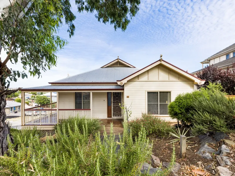 Immaculate and Spacious Family Home with Spectacular Views