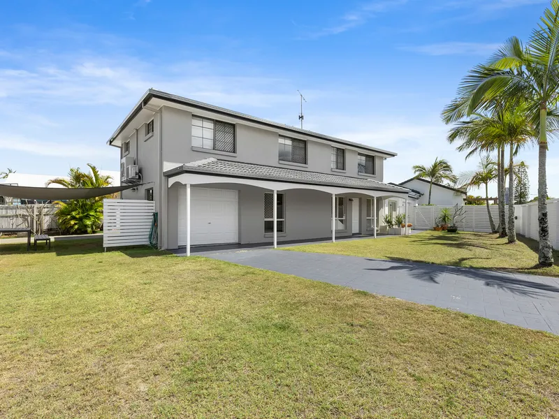 Exceptionally Located With An Easy Walk To Beach - Water & Electricity Included