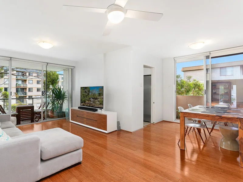 Spacious & modern 2 bedroom unit offering the perfect lifestyle in Bondi