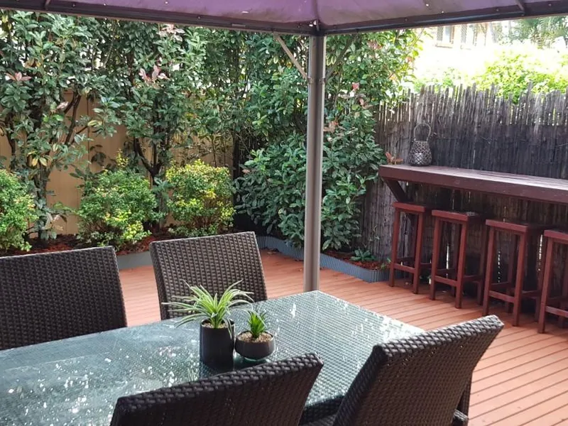 Small block of 7 Villas, Fantastic location, less then 3km from Burleigh Beach!!