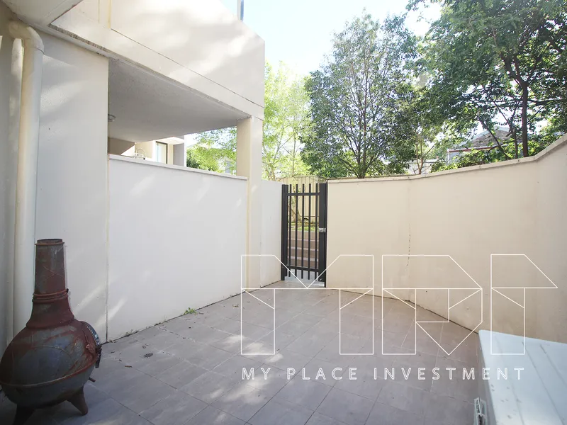 Direct street access,townhouse stlye,secured building.